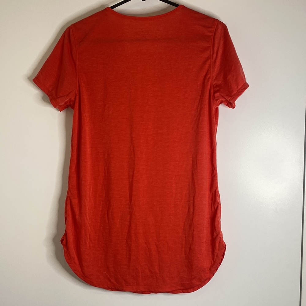 Super SOFT 🍊 reddish orange tshirt Cotton On Body Size Medium Like new ✨ Bright - Picture 3 of 6